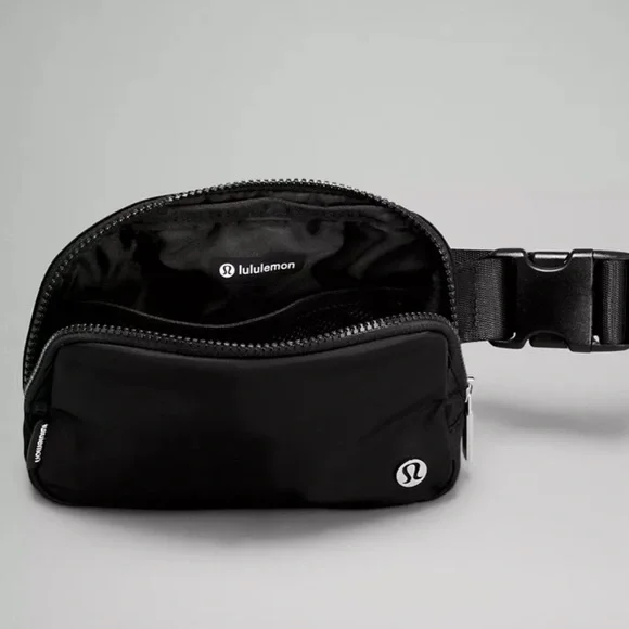 NWT Lululemon Everywhere Belt Bag black - Picture 3 of 9